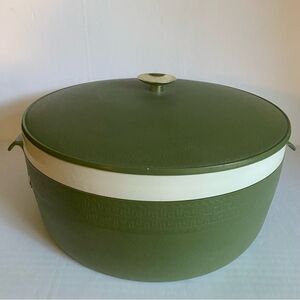 Vintage Olympian ThermOWare Avocado Green Casserole Dish w/ Locking Lid • MCM